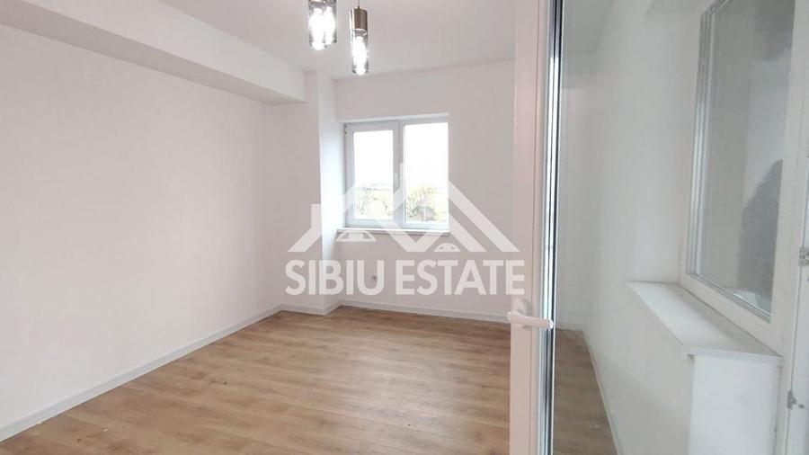 Apartament cu 3 camere decomandat în Sud-Vest