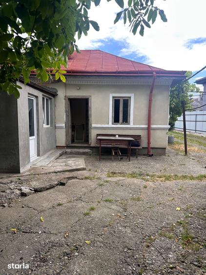 Casă cu 3 camere cu Teren 1300 Mp în Central