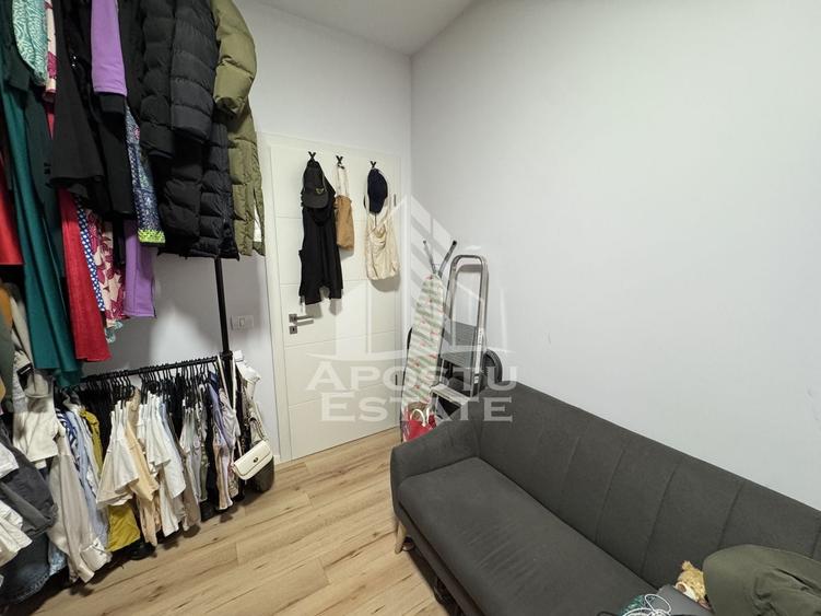 Apartament cu 3 camere semidecomandat, mobilat în Giroc