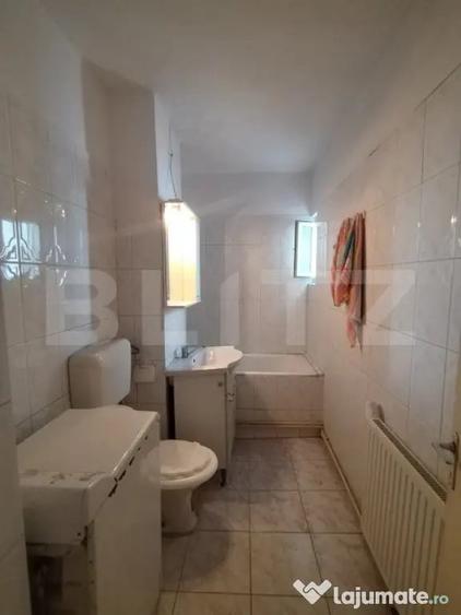 Apartament cu 3 camere decomandat, mobilat în Micro 4