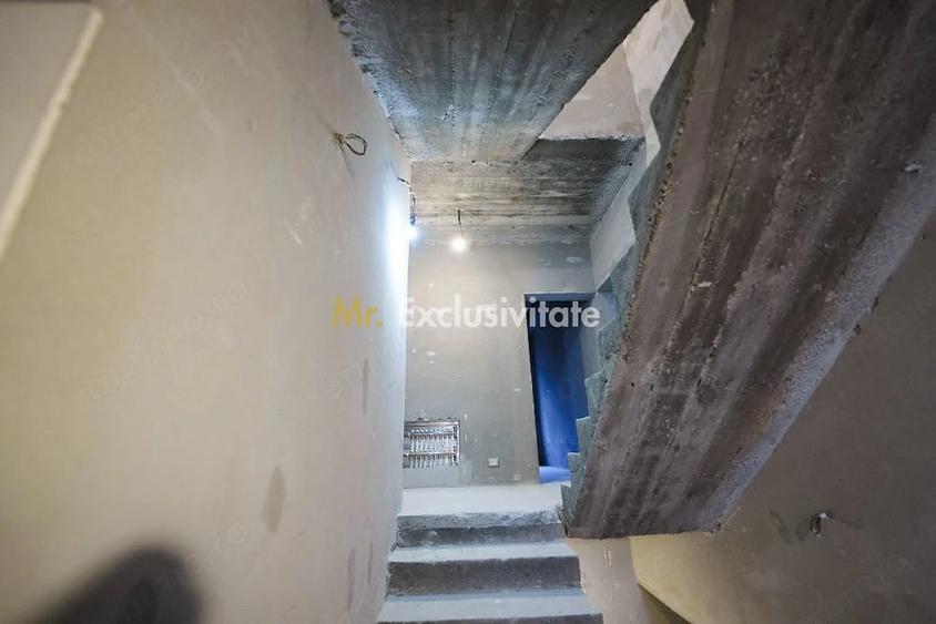 Casă cu 8 camere cu Teren 265 Mp în Romanești