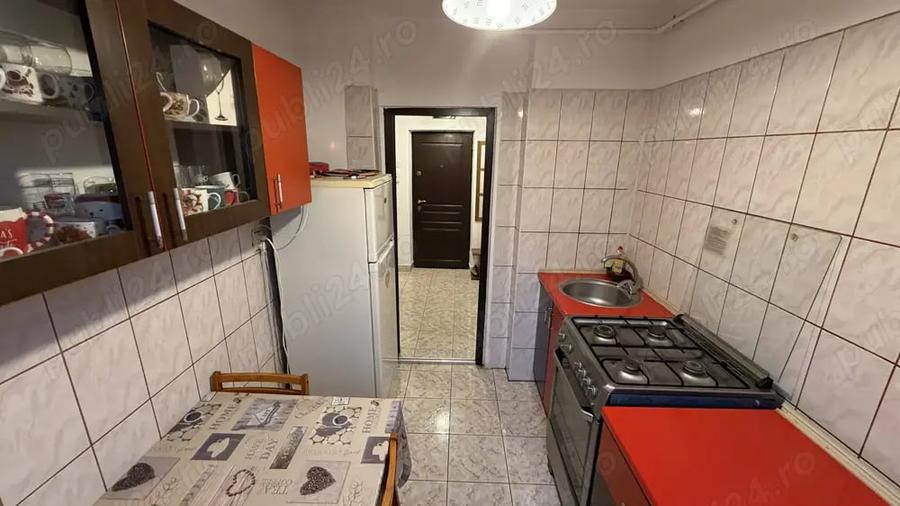 Apartament cu 2 camere decomandat în Republicii