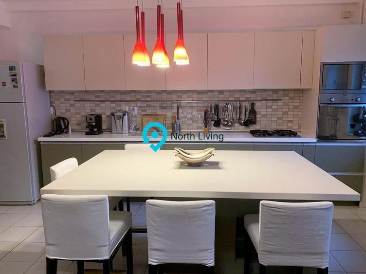 Apartament cu 3 camere semidecomandat, mobilat în Nord-Est