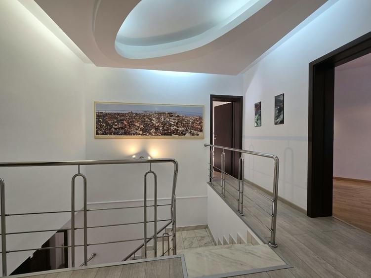 Apartament cu 5 camere în Nordului