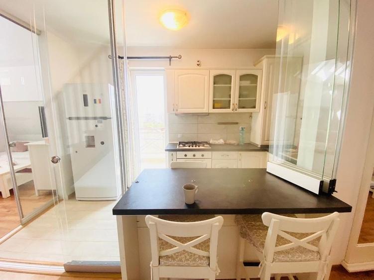 Apartament cu 4 camere semidecomandat în Central