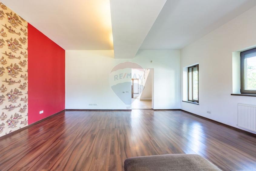 Casă individuală cu 5 camere cu Teren 2436 Mp în Alexandriei