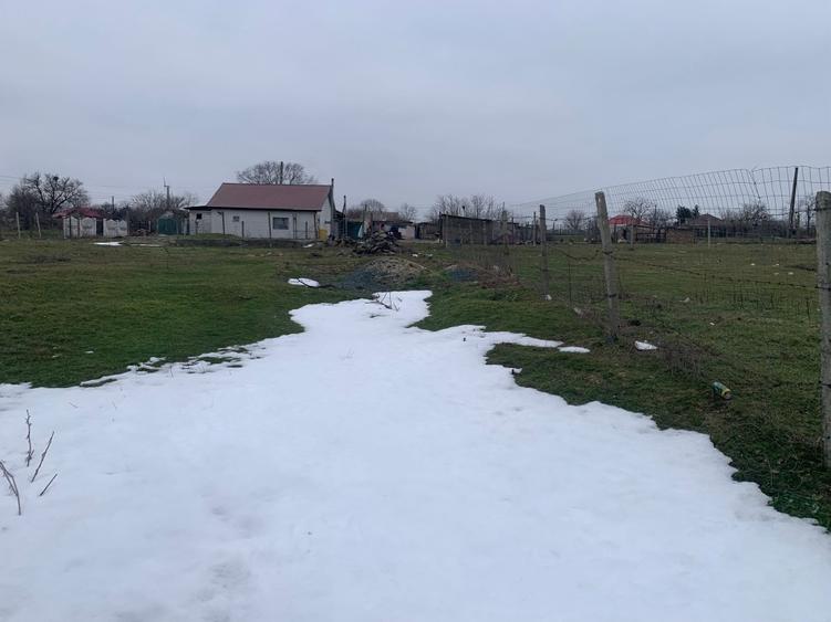 Teren Construcții intravilan de 850 mp, în Crucea