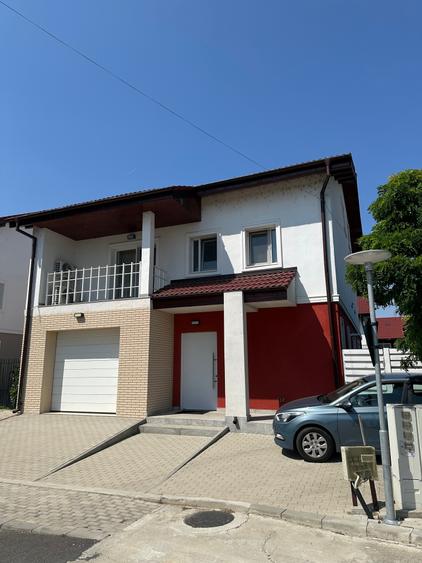 Casă individuală cu 6 camere cu Canalizare în Est