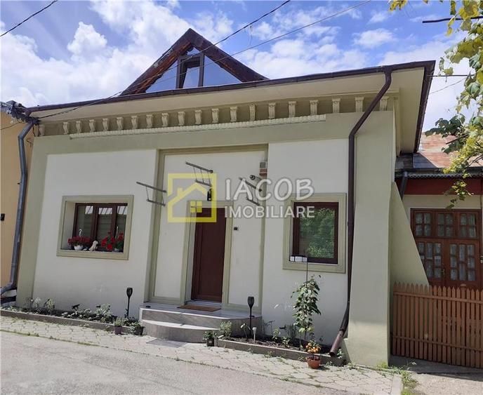 Duplex cu 4 camere cu Canalizare în Central