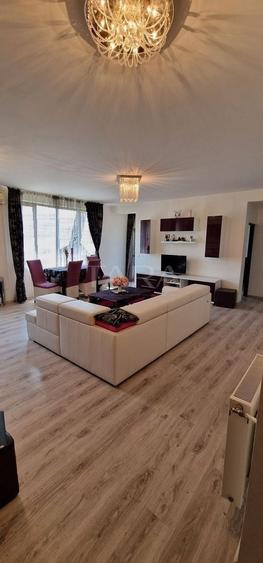 Apartament cu 3 camere decomandat, mobilat în Florești
