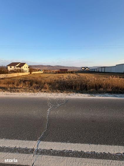Teren de 1000 mp, în Buhoci