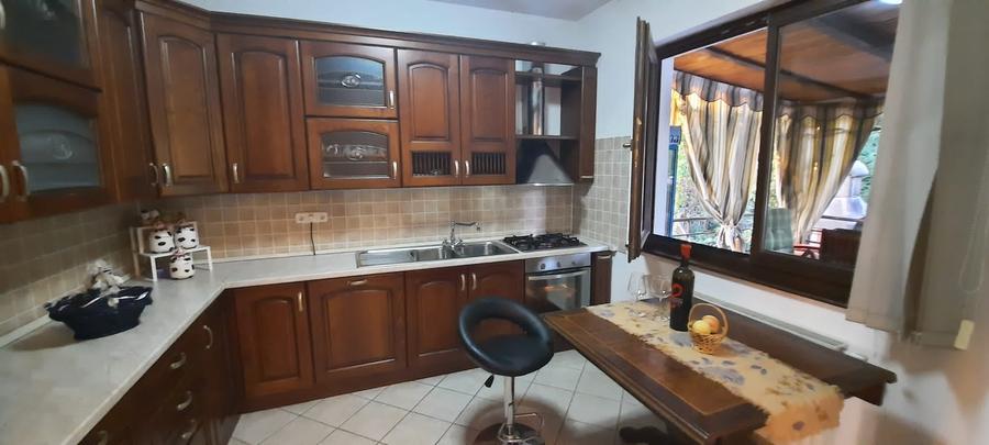 Casă individuală cu 6 camere cu Piscina în Livezeni