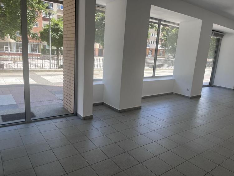 Spațiu comercial, de 105 mp, în Răcădău