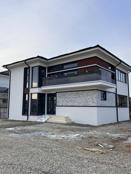 Casă individuală cu 5 camere cu Canalizare în Bariera Vâlcii