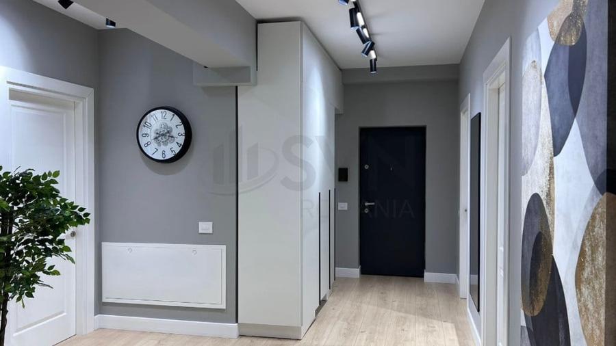 Apartament cu 4 camere decomandat în Sisești