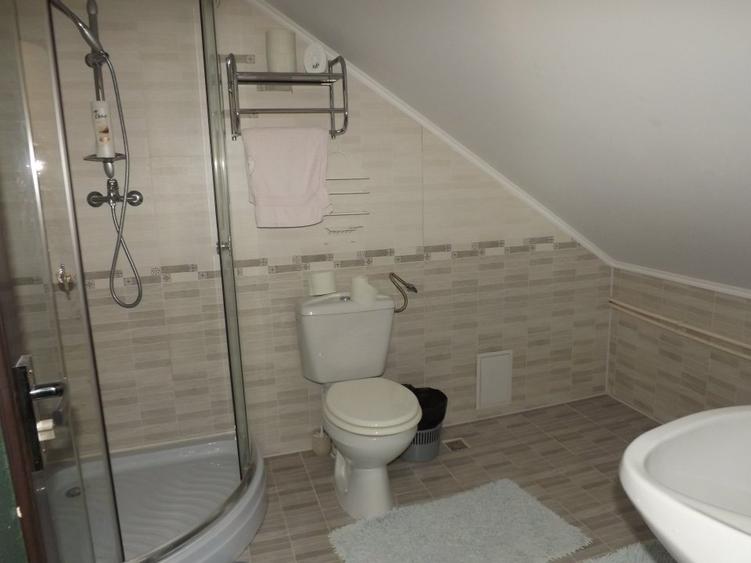 Casă individuală cu 7 camere cu Canalizare în Săcele