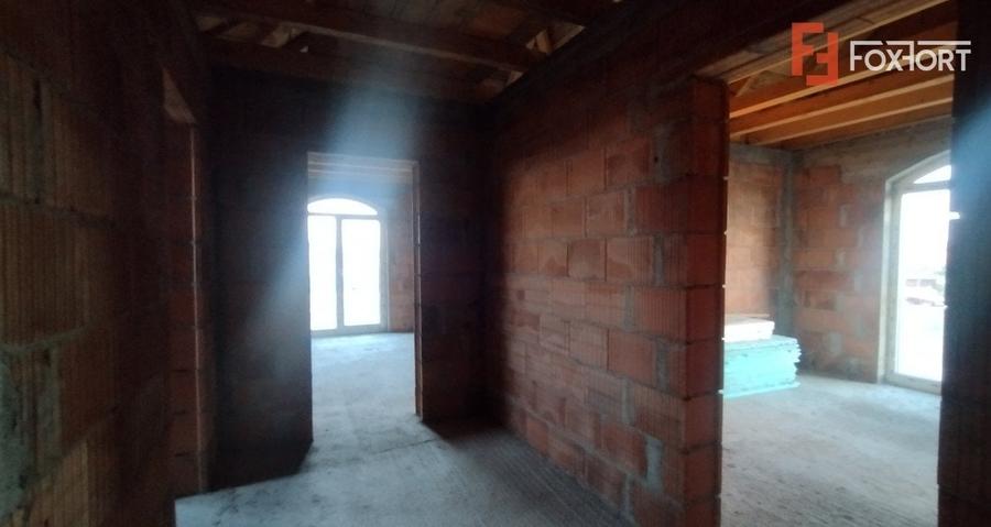 Casă individuală cu 5 camere cu Garaj în Becicherecu Mic