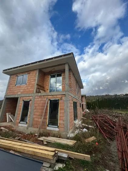 Casă cu 4 camere cu Teren 350 Mp în Central