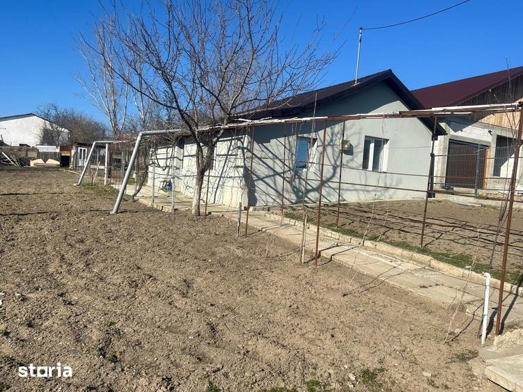 Casă cu 2 camere decomandat cu Teren 1000 Mp în Braniștea