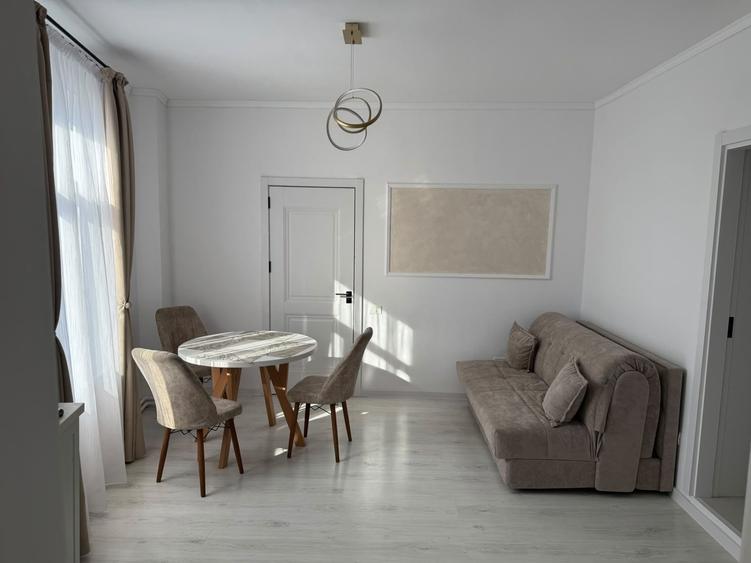 Apartament cu 3 camere decomandat în Moșilor