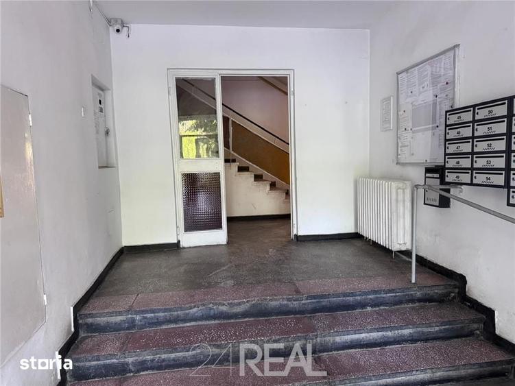 Apartament cu 4 camere decomandat în Tineretului