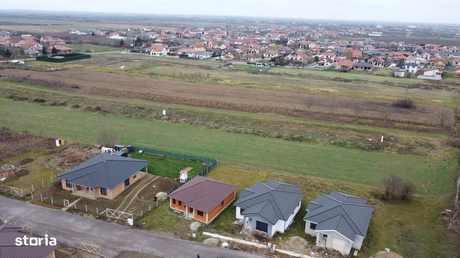 Casă cu 4 camere cu Teren 485 Mp în Vetiș