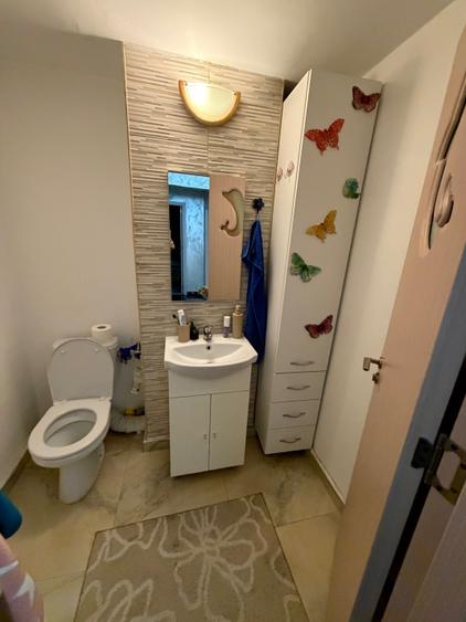 Apartament cu 3 camere decomandat în Drumul Sării