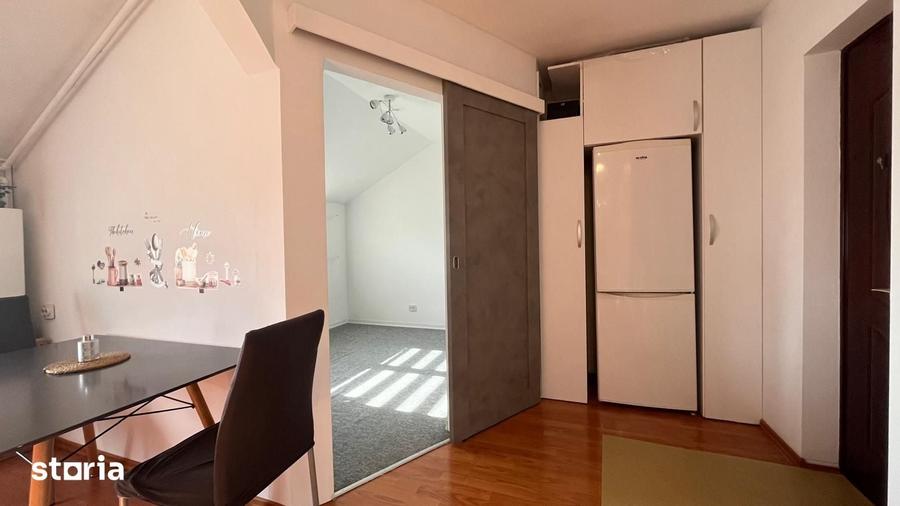 Apartament cu 3 camere decomandat în Est