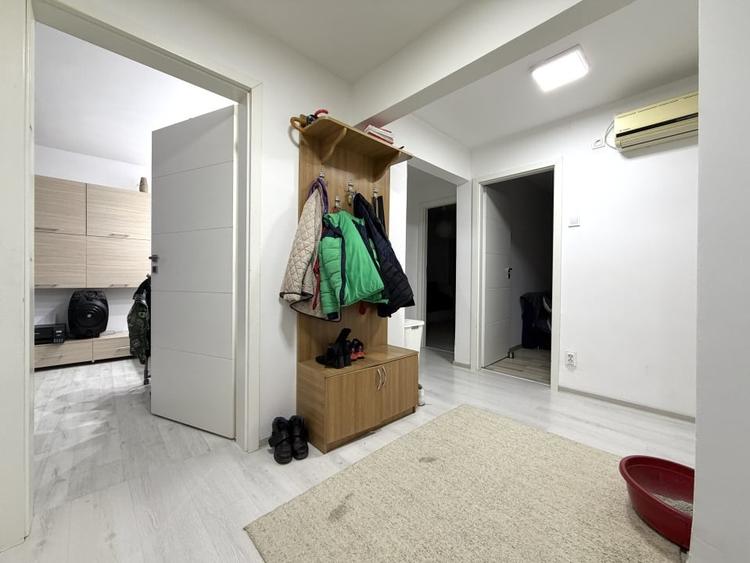 Apartament de 80 mp utili, la etajul 3, cu 4 camere si 2 balcoane- Lipovei - 11