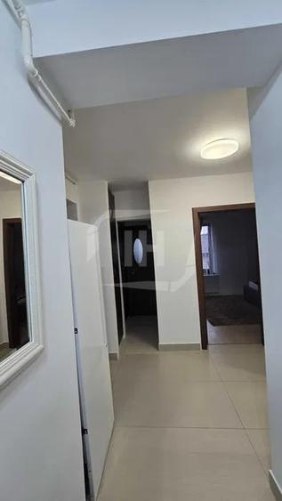 Apartament cu 3 camere semidecomandat, mobilat în Iris