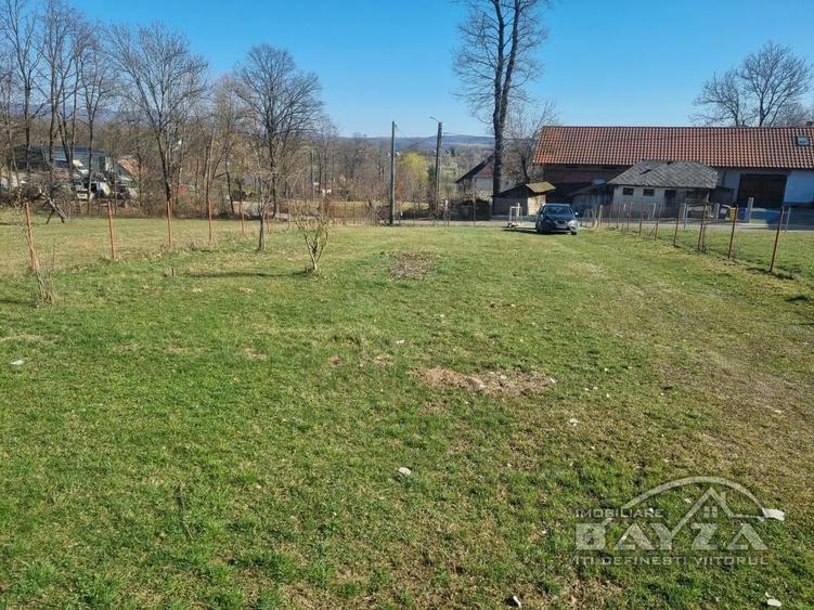 Casă individuală cu 5 camere cu Teren 1200 Mp în Rus