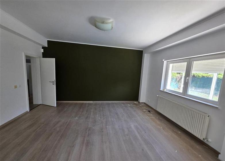 Casă individuală cu 5 camere cu Piscina în Central
