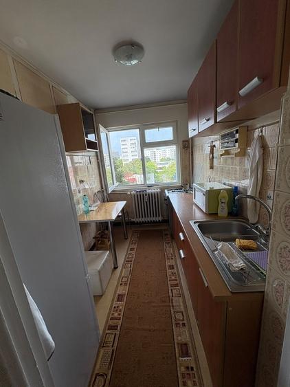 Apartament cu 3 camere semidecomandat în Dristor