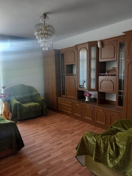 Apartament cu 3 camere decomandat, mobilat în Central — fotografia 3