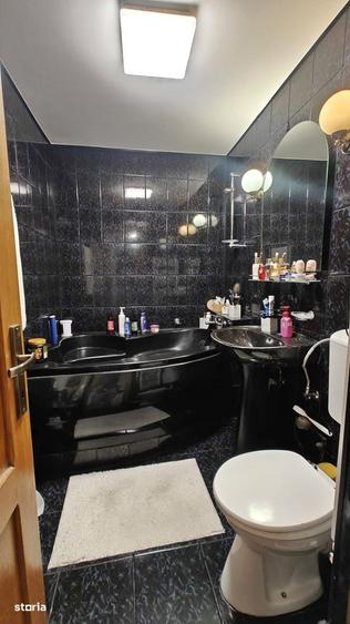 Apartament cu 4 camere decomandat în Central