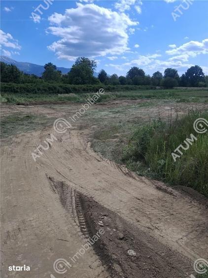 Teren de 2649 mp, în Porumbacu de Jos