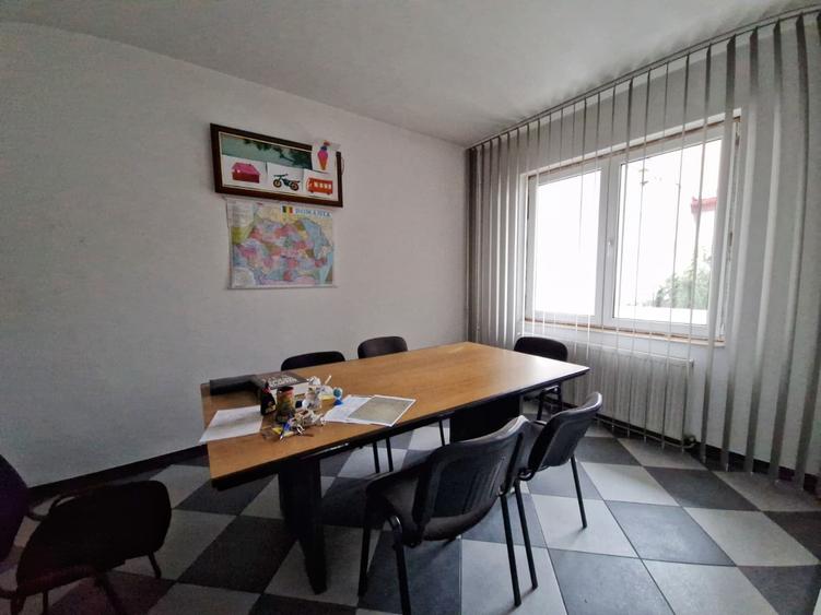 Casă individuală cu 5 camere cu Canalizare în Grivița