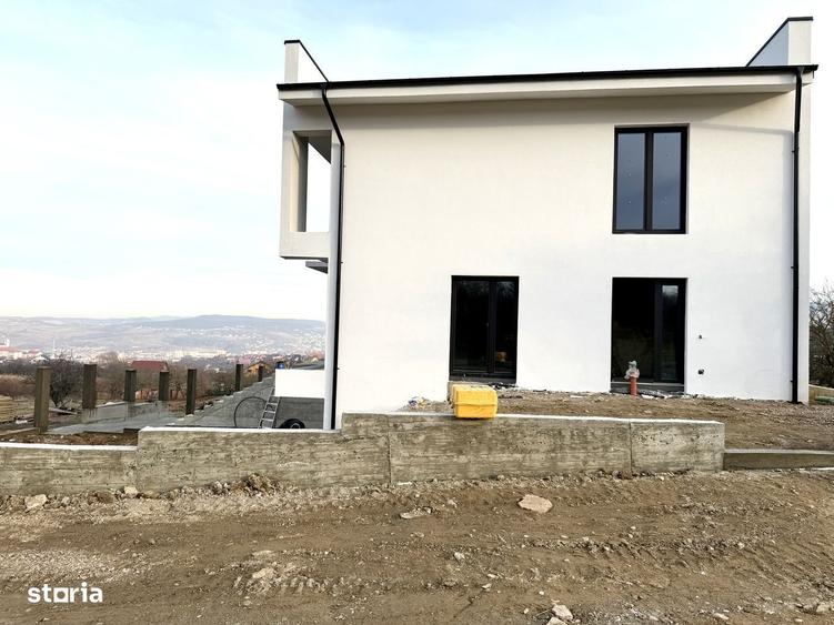 Casă cu 4 camere în Central