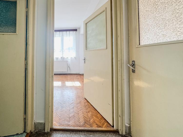 Apartament cu 3 camere decomandat în Central