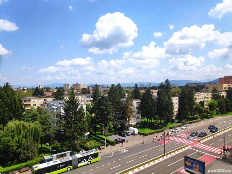 Apartament cu 3 camere decomandat în Astra