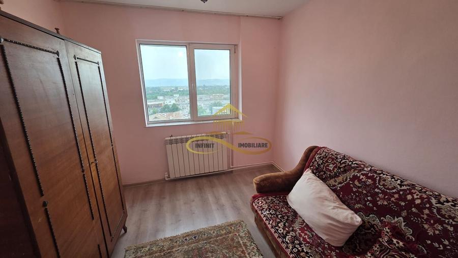 Apartament cu 3 camere decomandat în Milcov