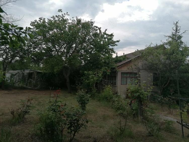 Casă cu 4 camere cu Teren 1000 Mp în Zorești