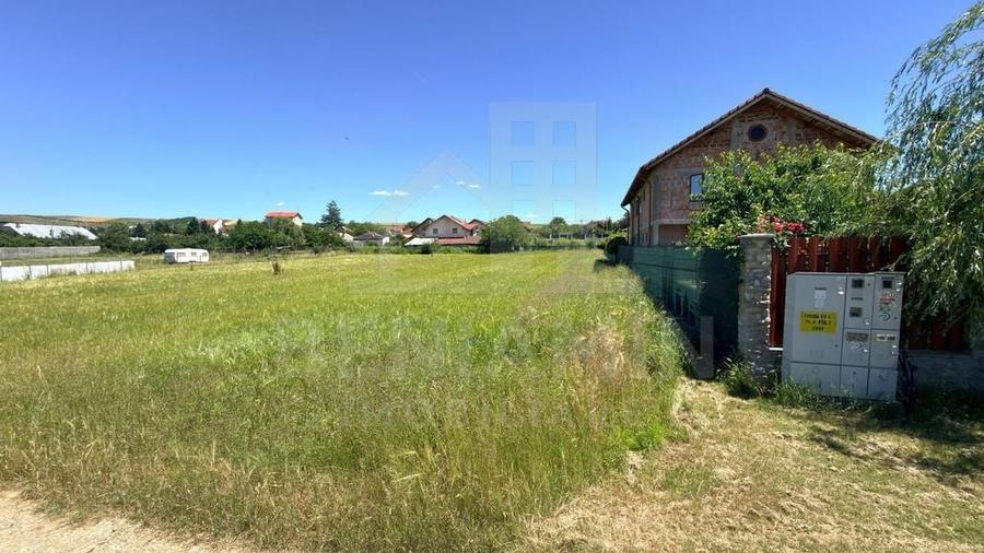 Teren de 1200 mp, în Izvor