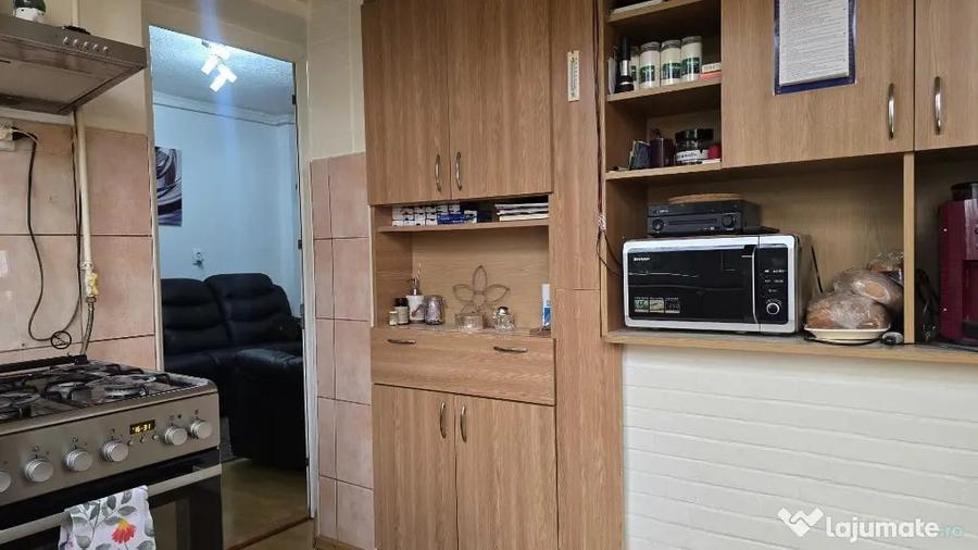 Apartament cu 3 camere decomandat în Decebal