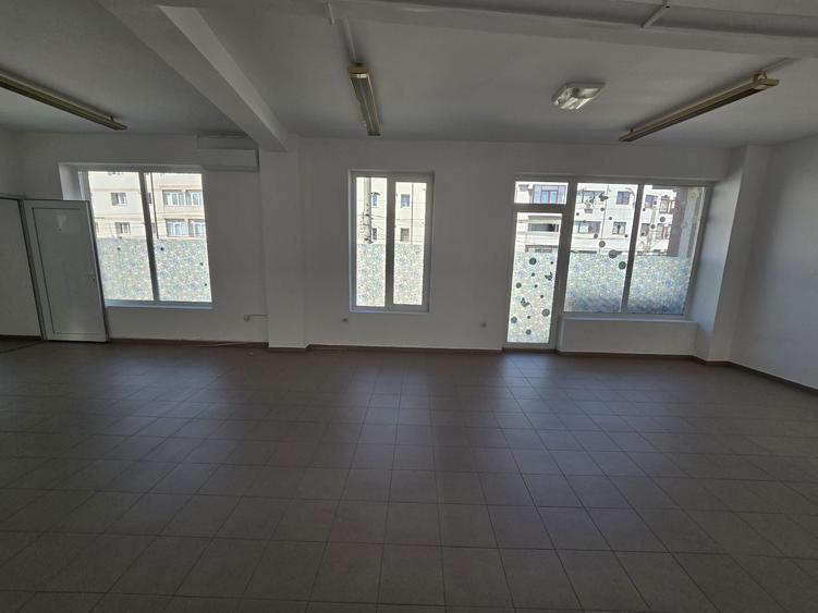Spațiu comercial, de 60 mp, în Central