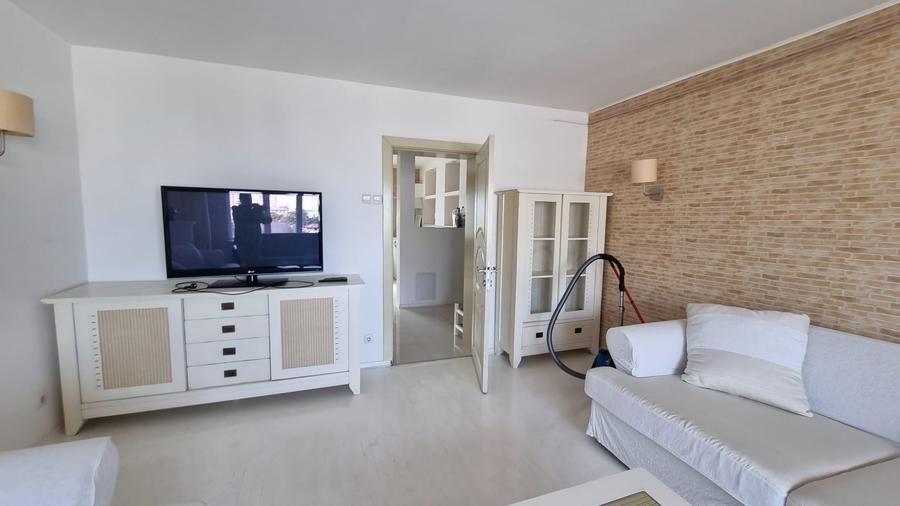 Apartament cu 3 camere decomandat în Iancului