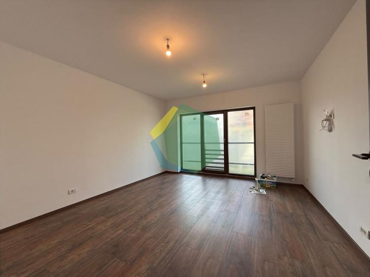 Apartament cu 4 camere semidecomandat, mobilat în Odăile