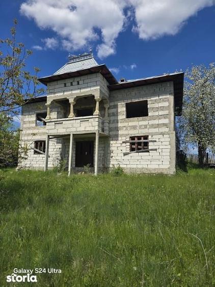 Casă cu 4 camere cu Teren 200 Mp în Petros