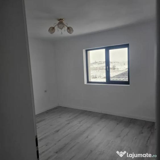 Casă cu 7 camere cu Teren 412 Mp în Malu Mare