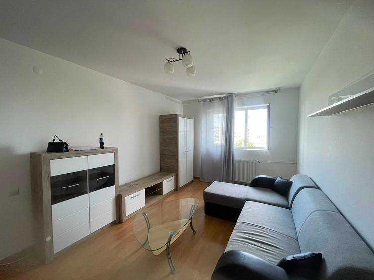 Apartament cu 2 camere decomandat în Titan